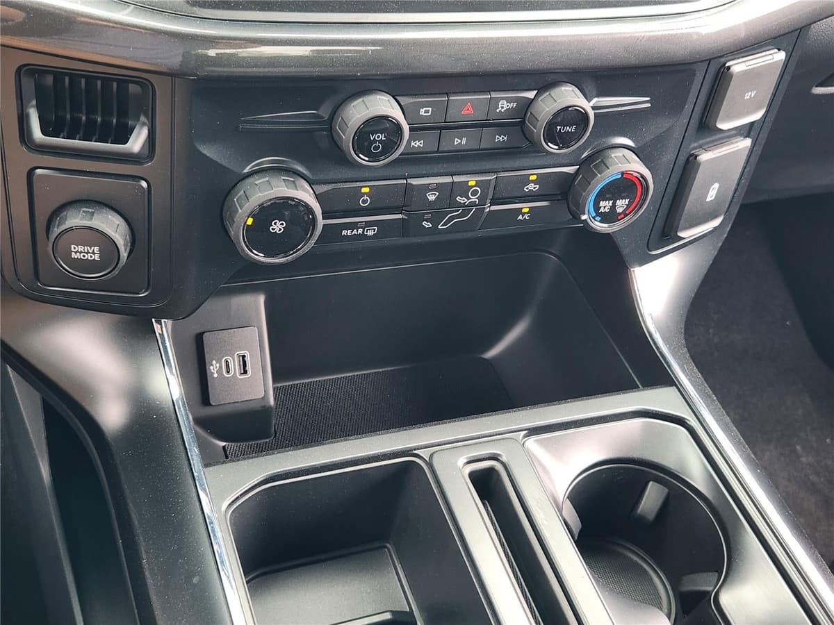 2025 Ford F-150 - Image 14