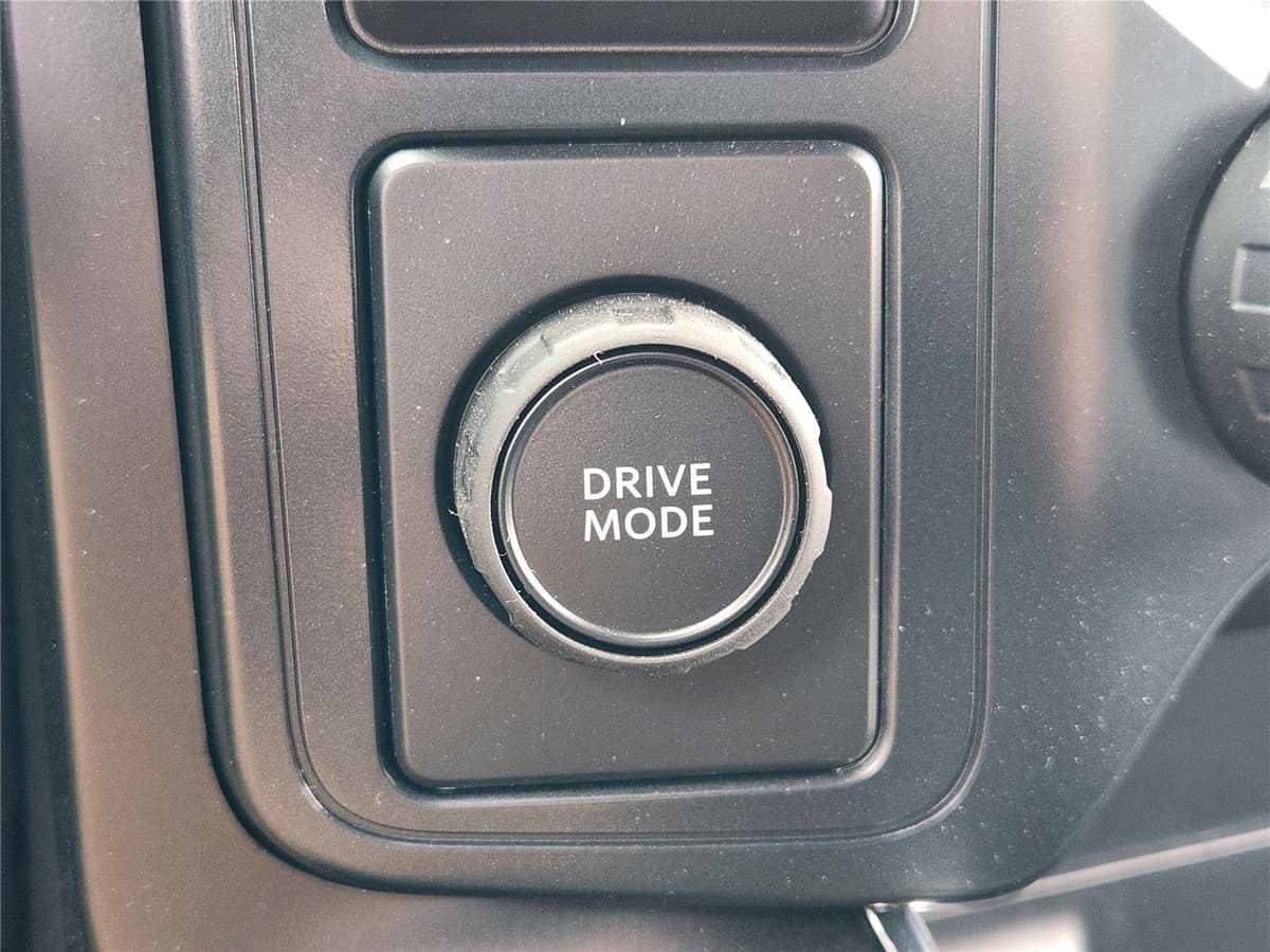 2025 Ford F-150 - Image 16