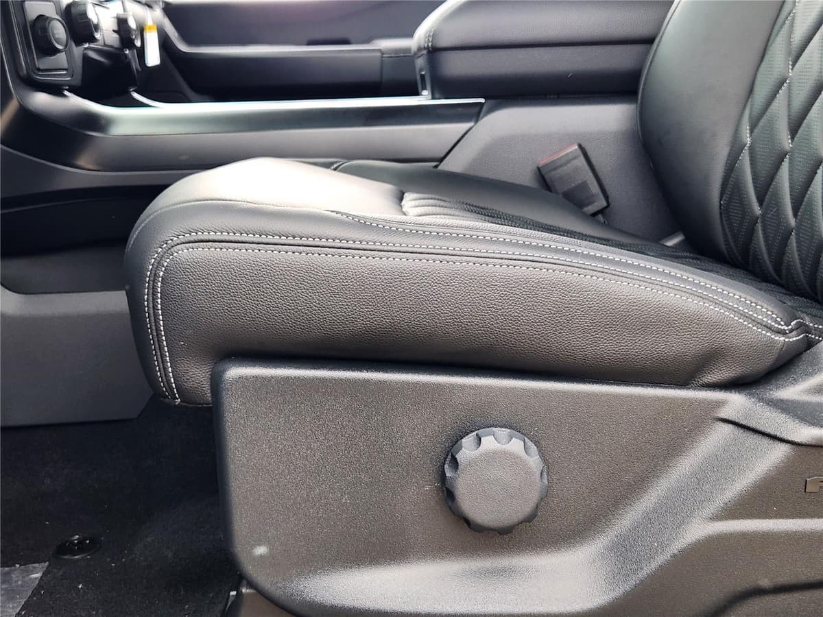 2025 Ford F-150 - Image 18