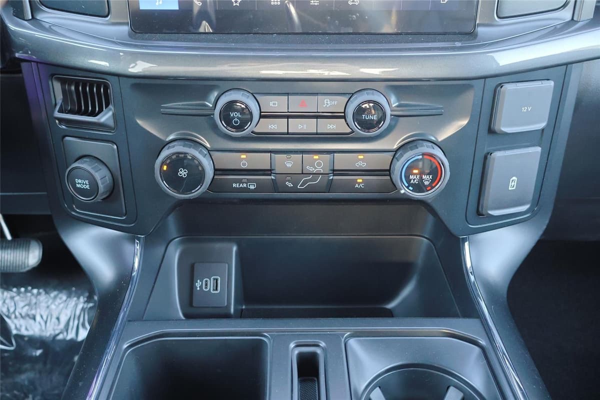 2025 Ford F-150 - Image 23