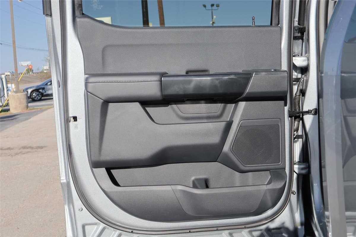 2025 Ford F-150 - Image 26