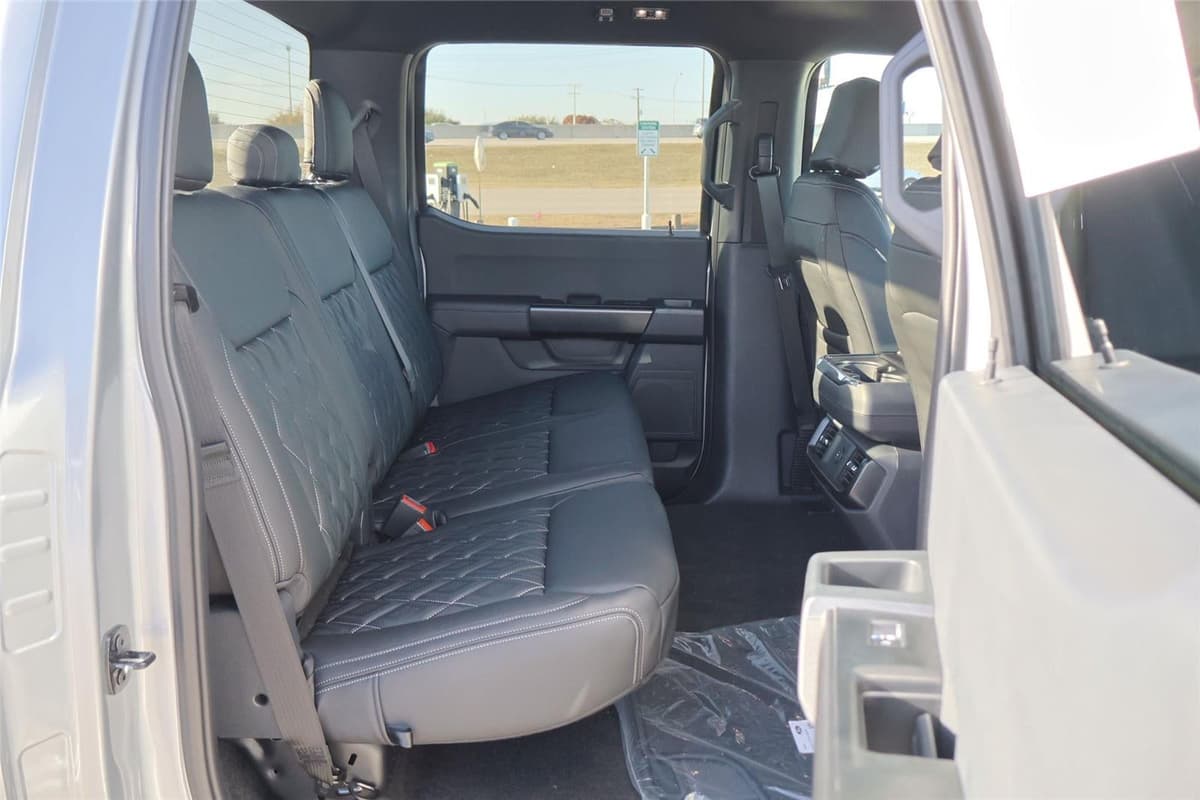 2025 Ford F-150 - Image 30