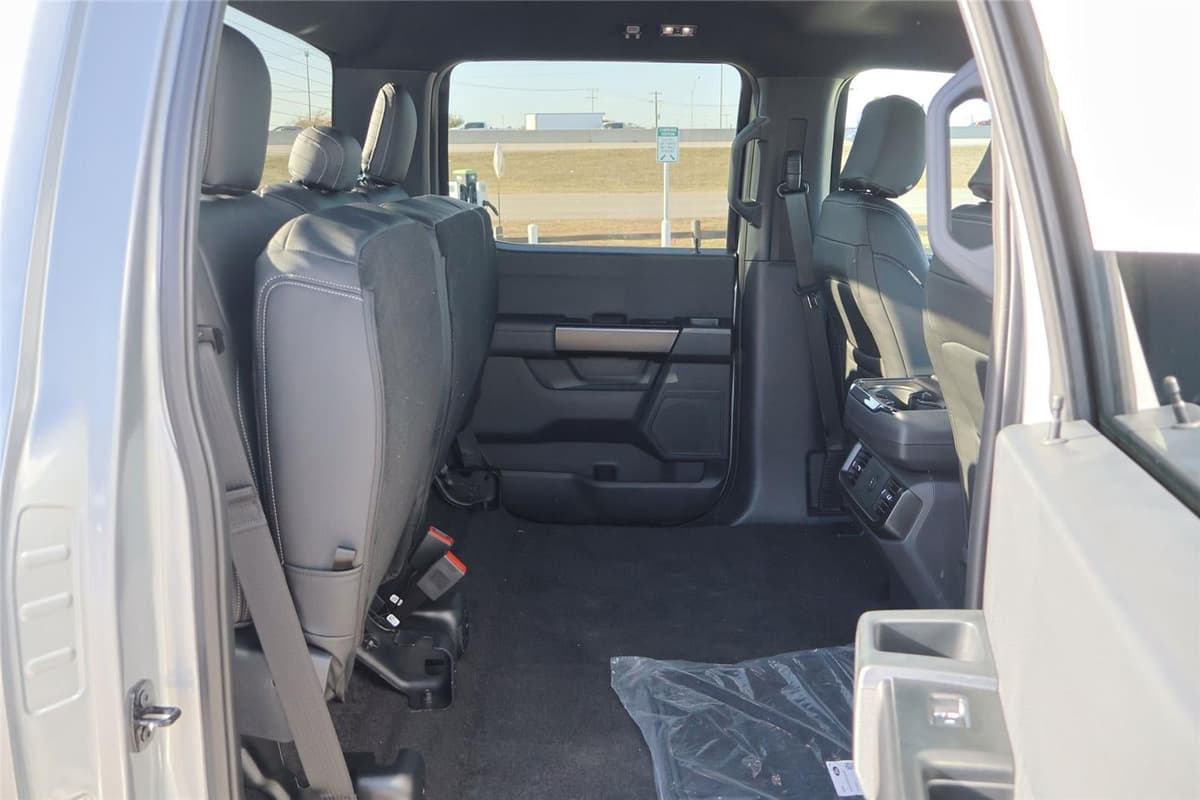 2025 Ford F-150 - Image 31