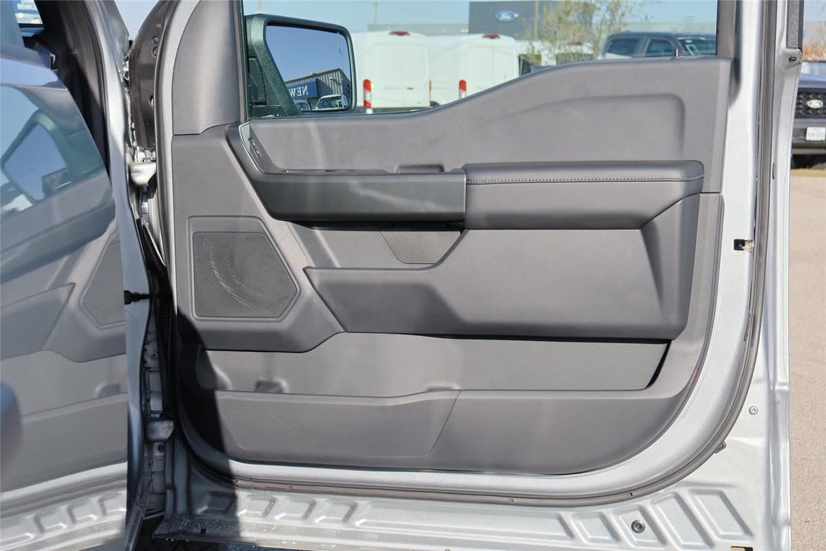 2025 Ford F-150 - Image 32