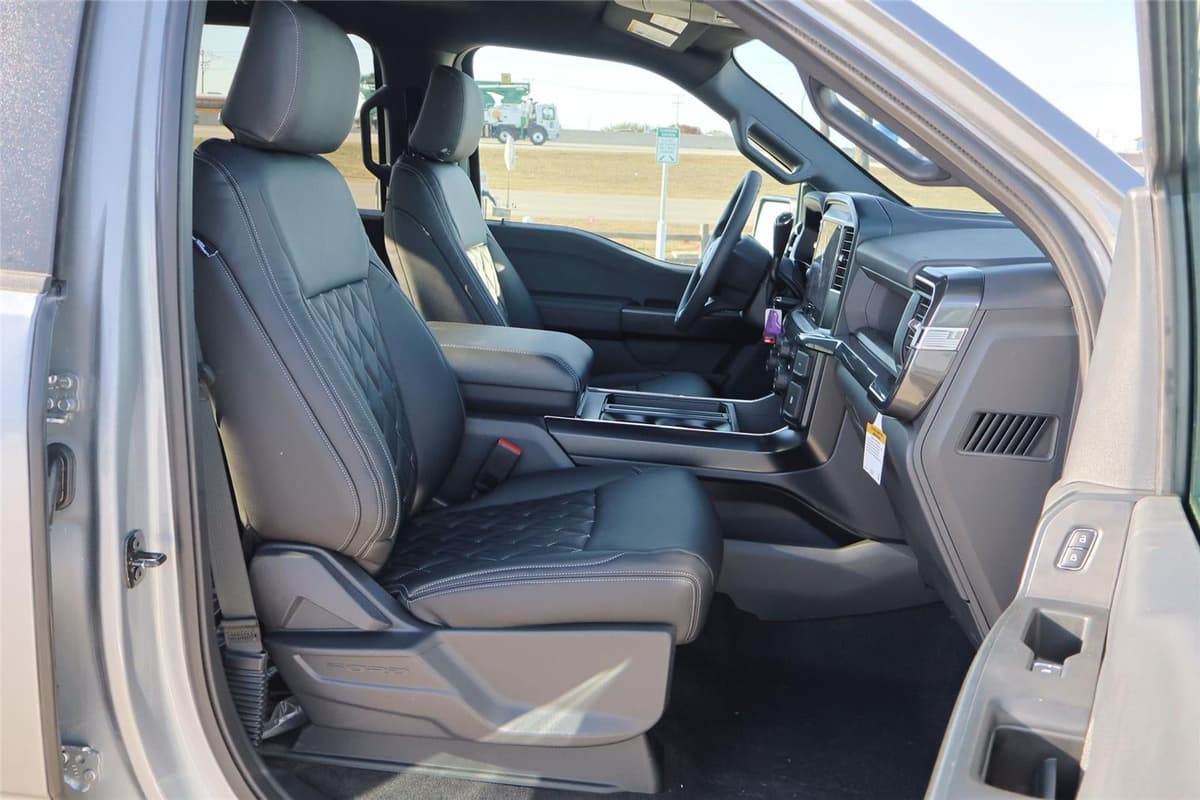 2025 Ford F-150 - Image 33