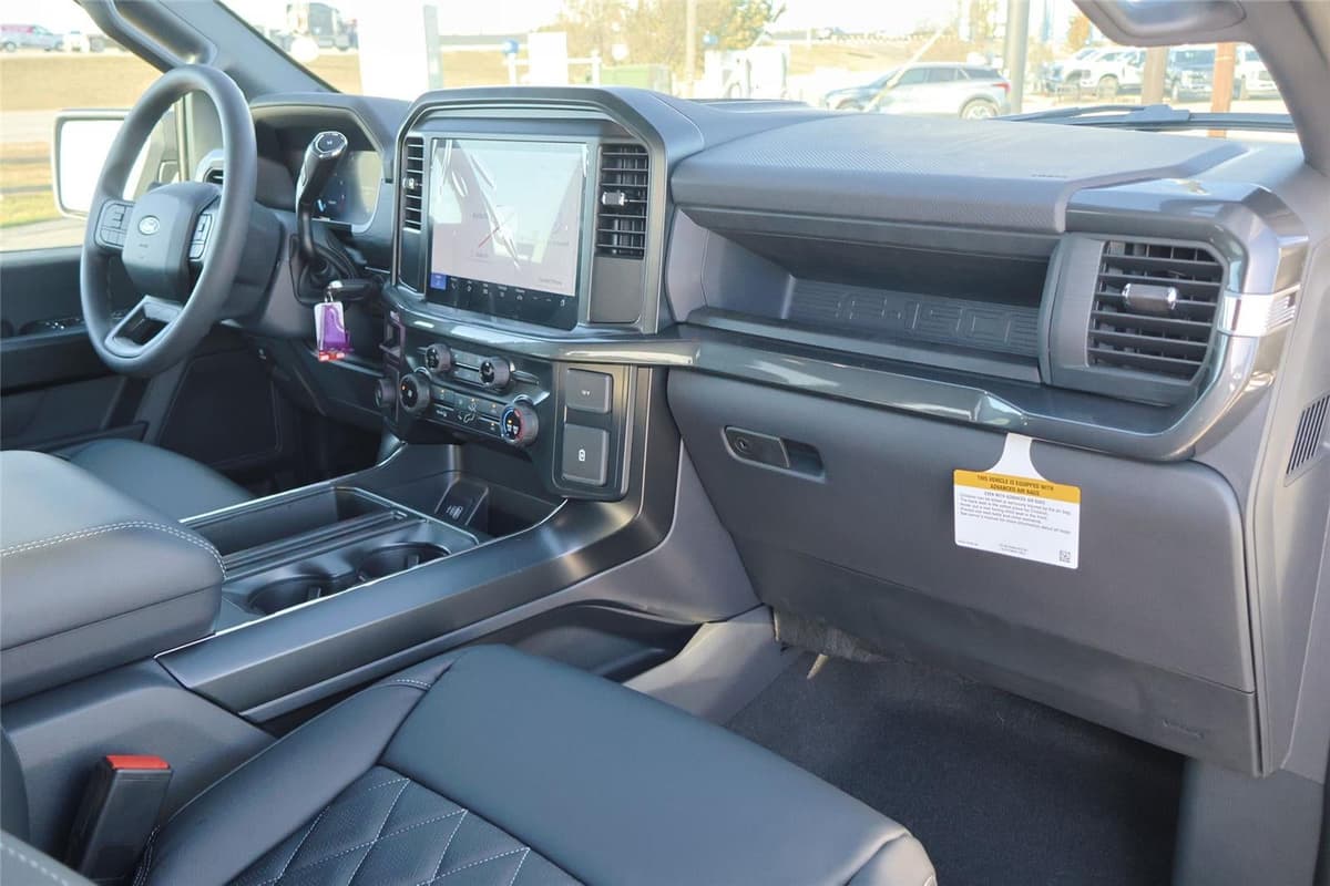 2025 Ford F-150 - Image 34