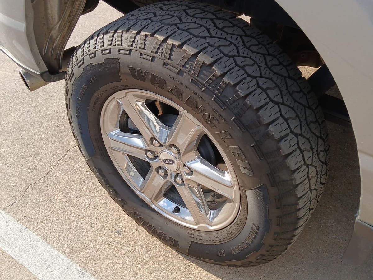 2025 Ford F-150 - Image 8