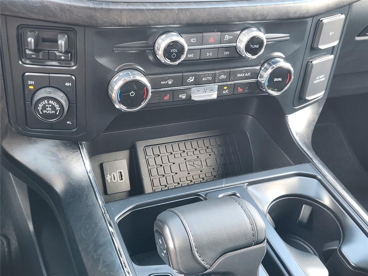 2025 Ford F-150 - Image 14