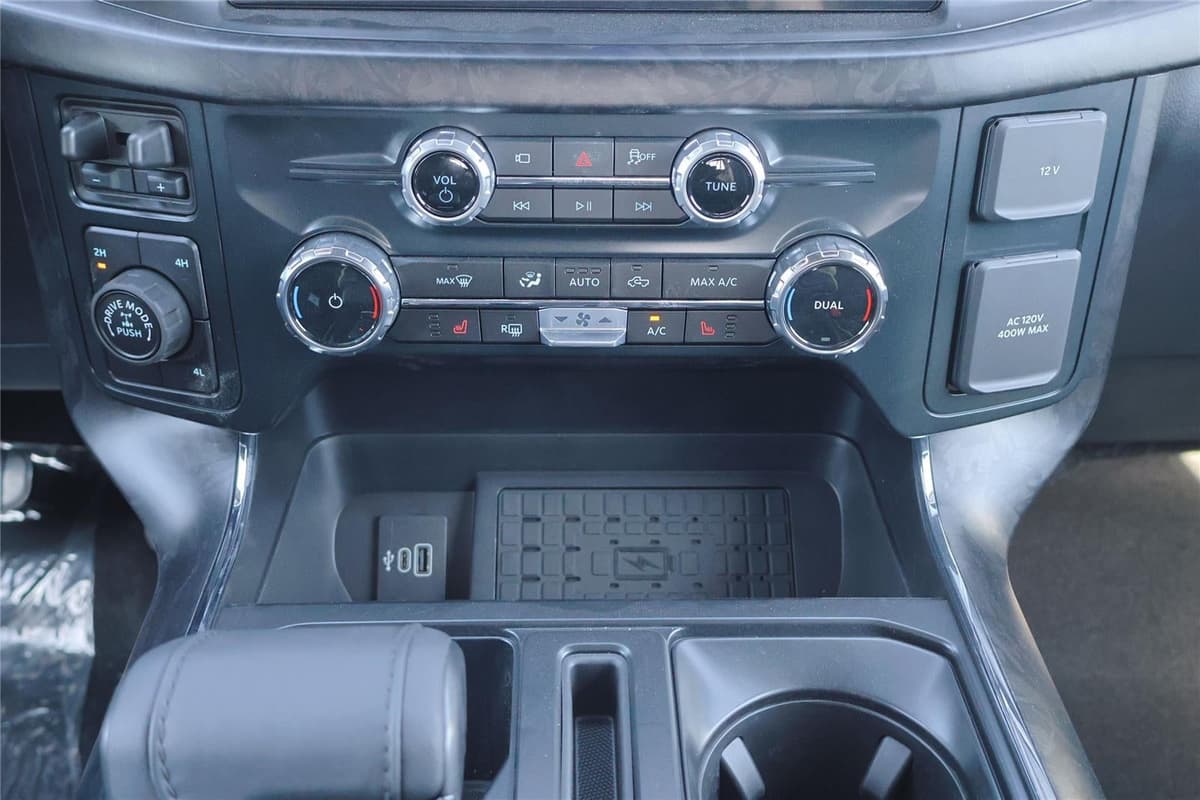 2025 Ford F-150 - Image 24