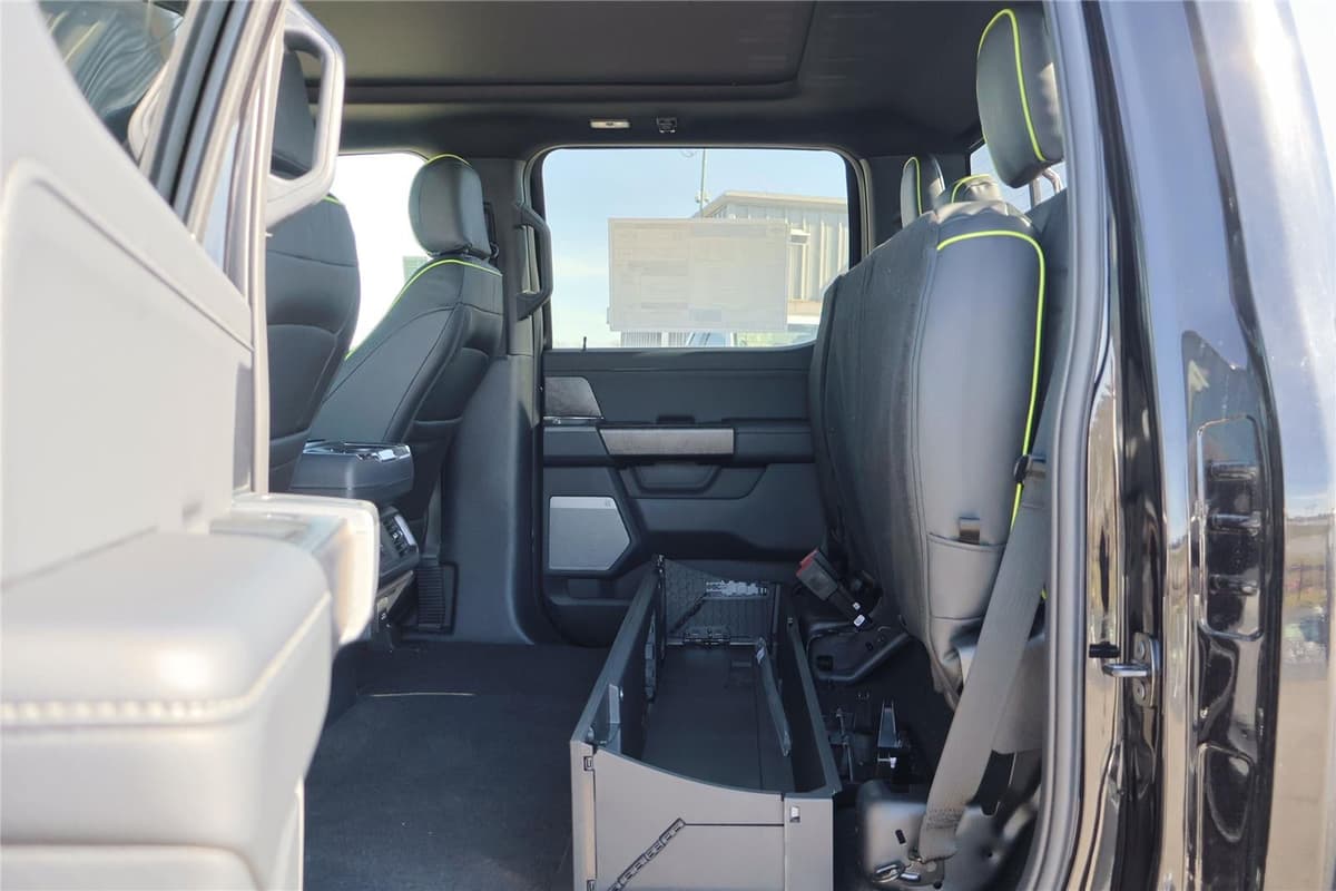 2025 Ford F-150 - Image 32