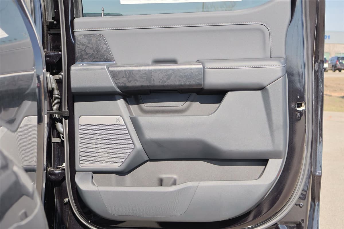 2025 Ford F-150 - Image 34