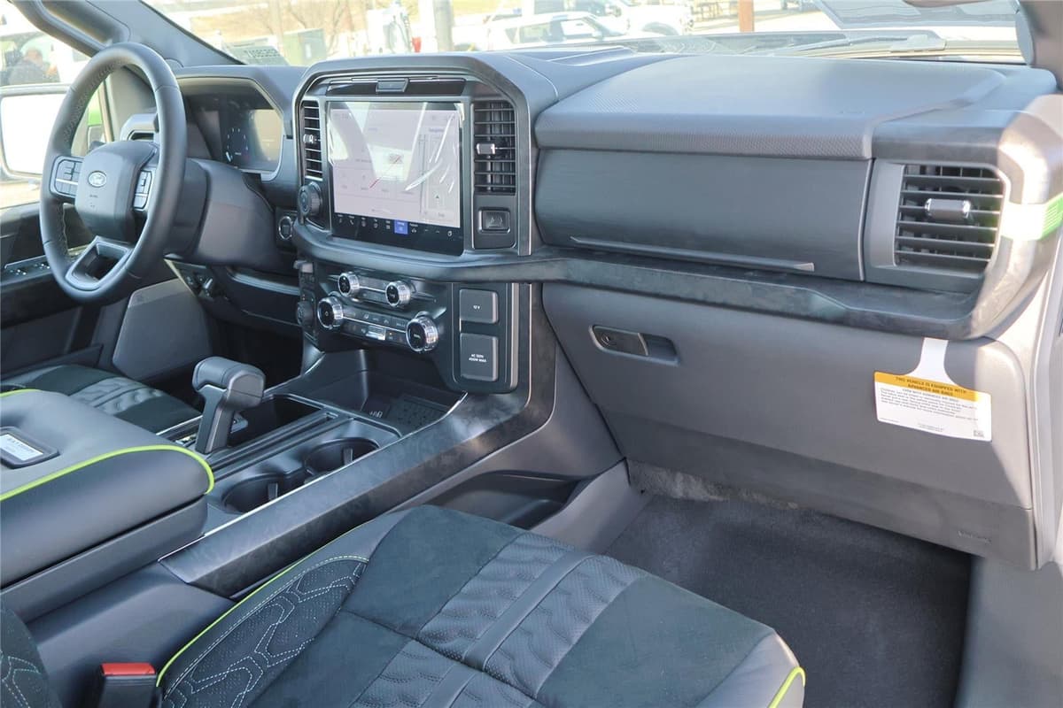 2025 Ford F-150 - Image 39