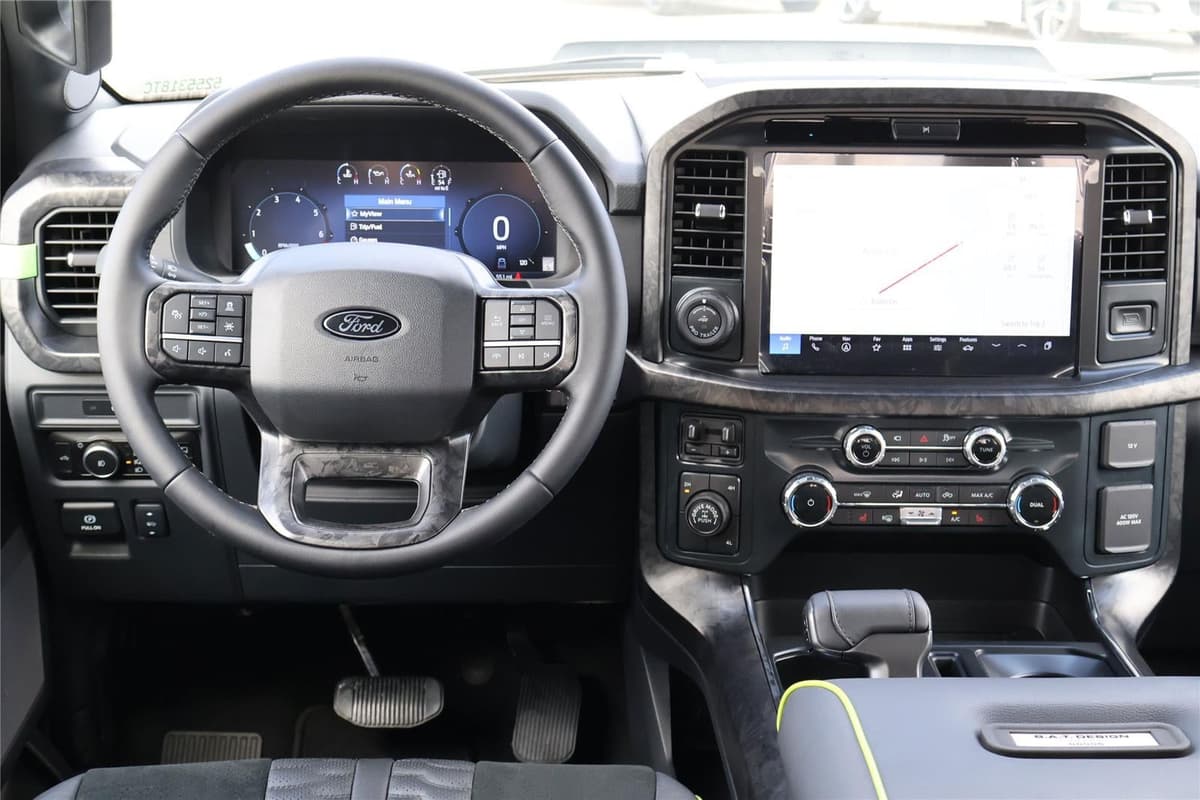 2025 Ford F-150 - Image 28