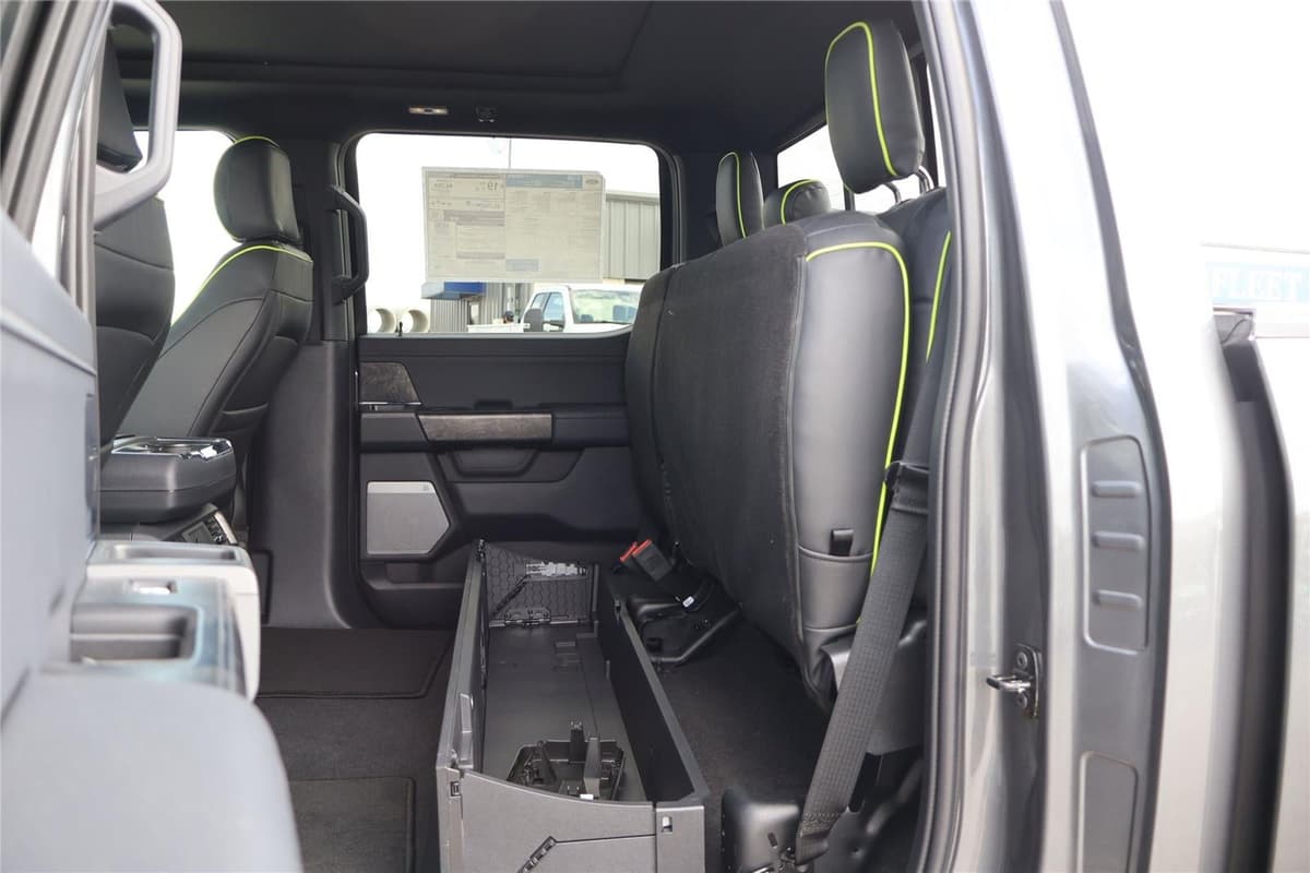 2025 Ford F-150 - Image 32