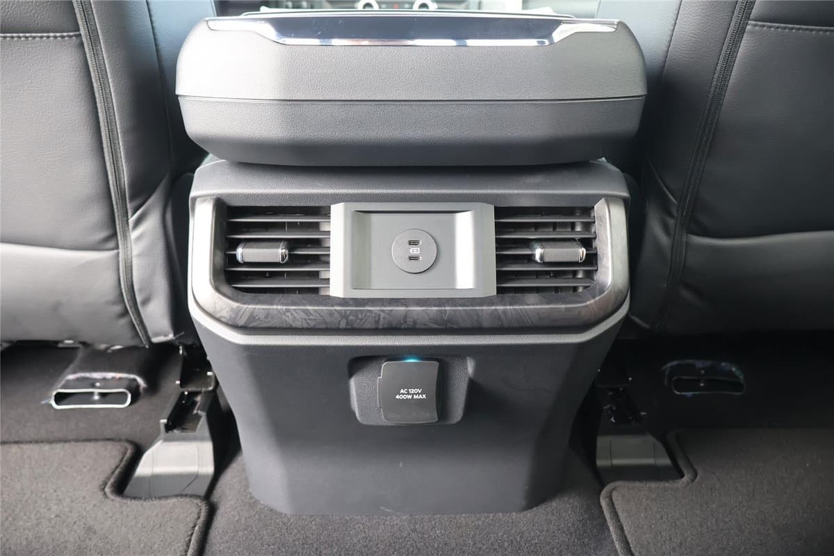 2025 Ford F-150 - Image 33