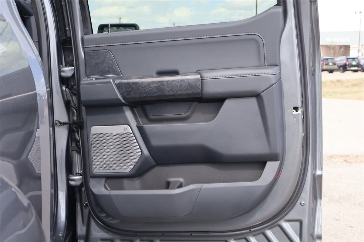 2025 Ford F-150 - Image 34