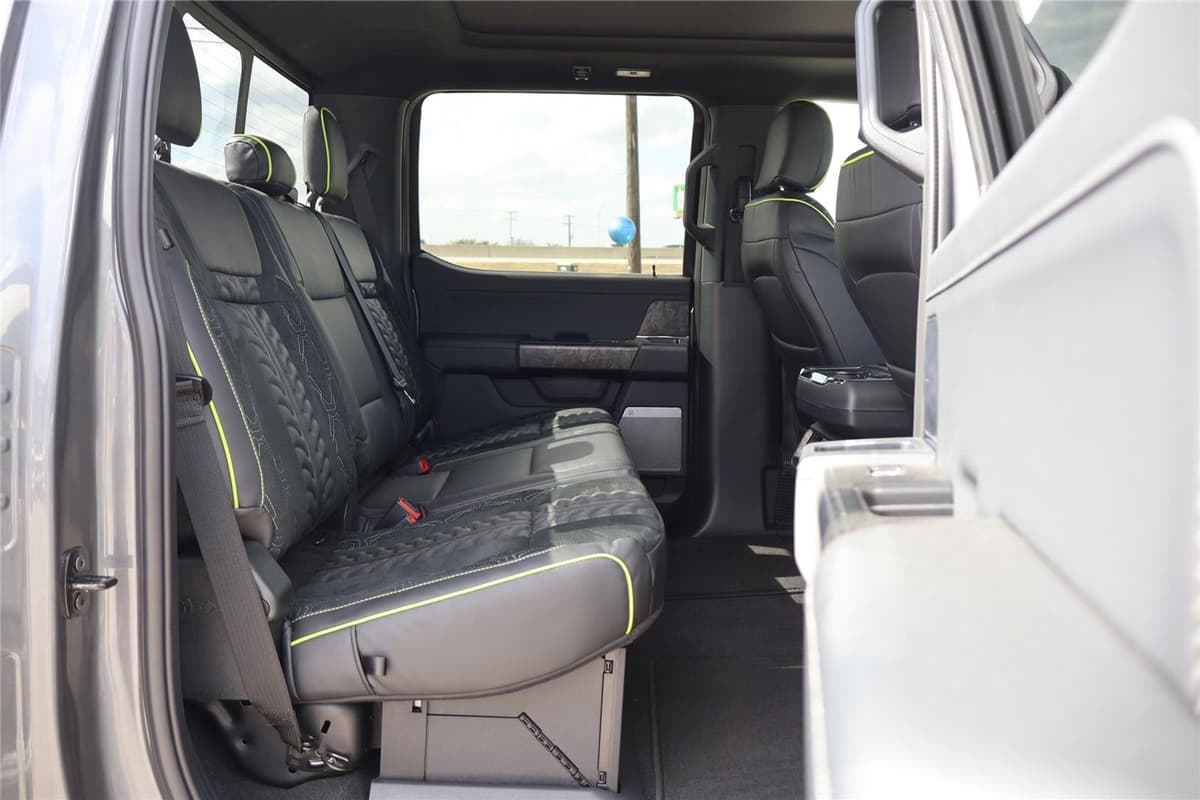 2025 Ford F-150 - Image 35