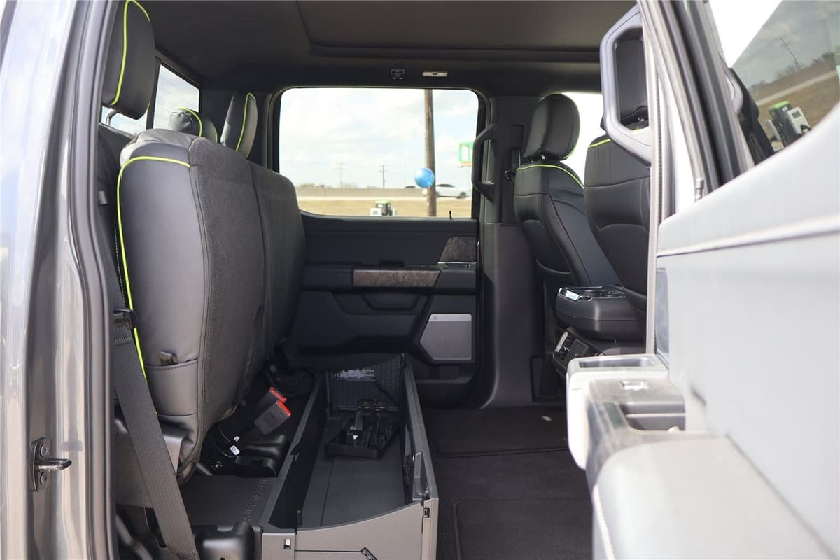 2025 Ford F-150 - Image 36