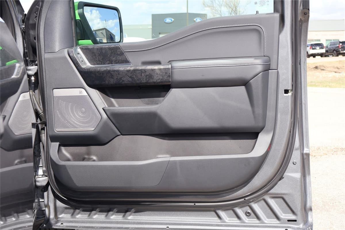 2025 Ford F-150 - Image 37