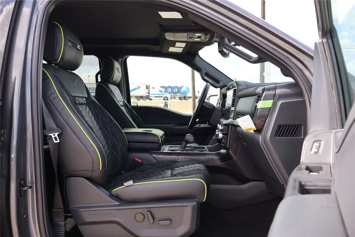 2025 Ford F-150 - Image 38