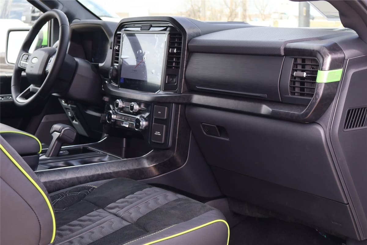 2025 Ford F-150 - Image 39