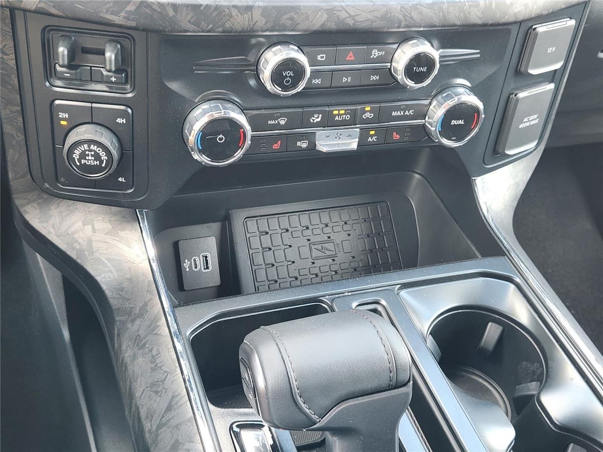 2025 Ford F-150 - Image 14