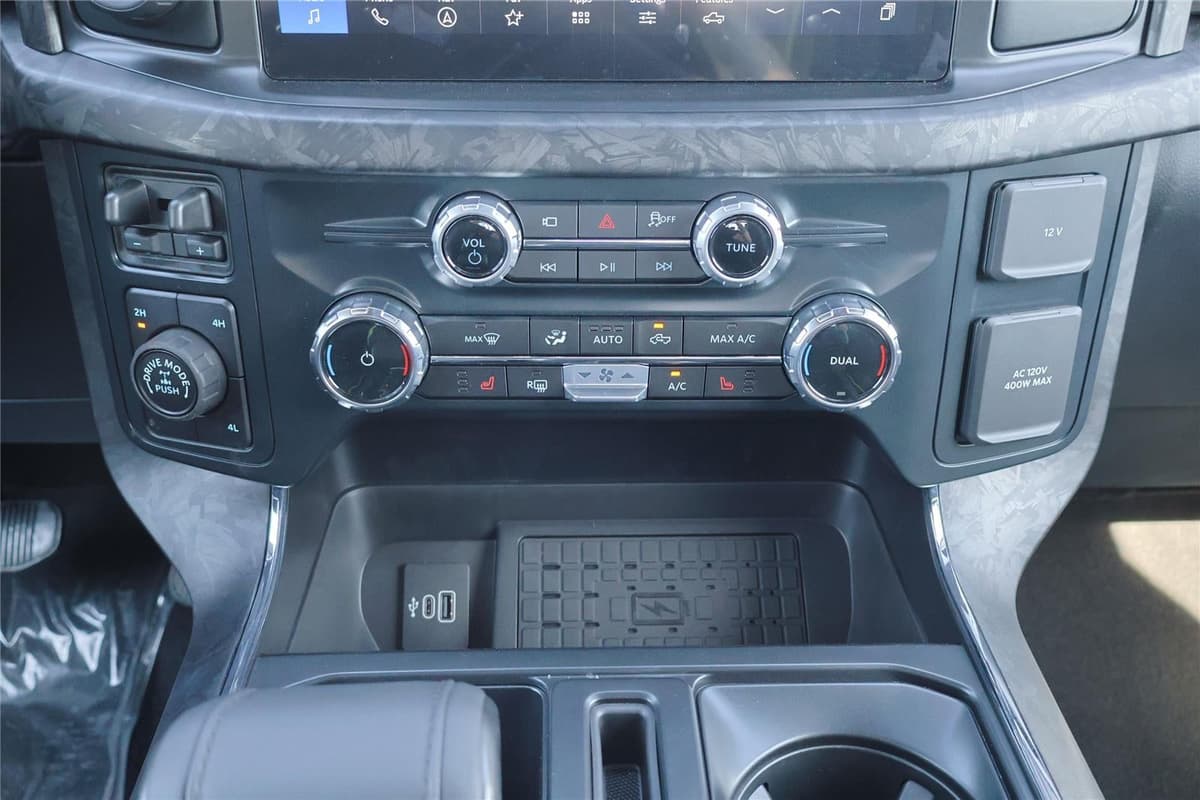 2025 Ford F-150 - Image 24