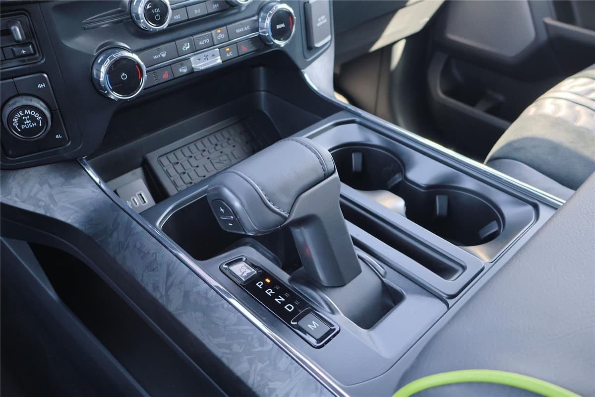 2025 Ford F-150 - Image 25