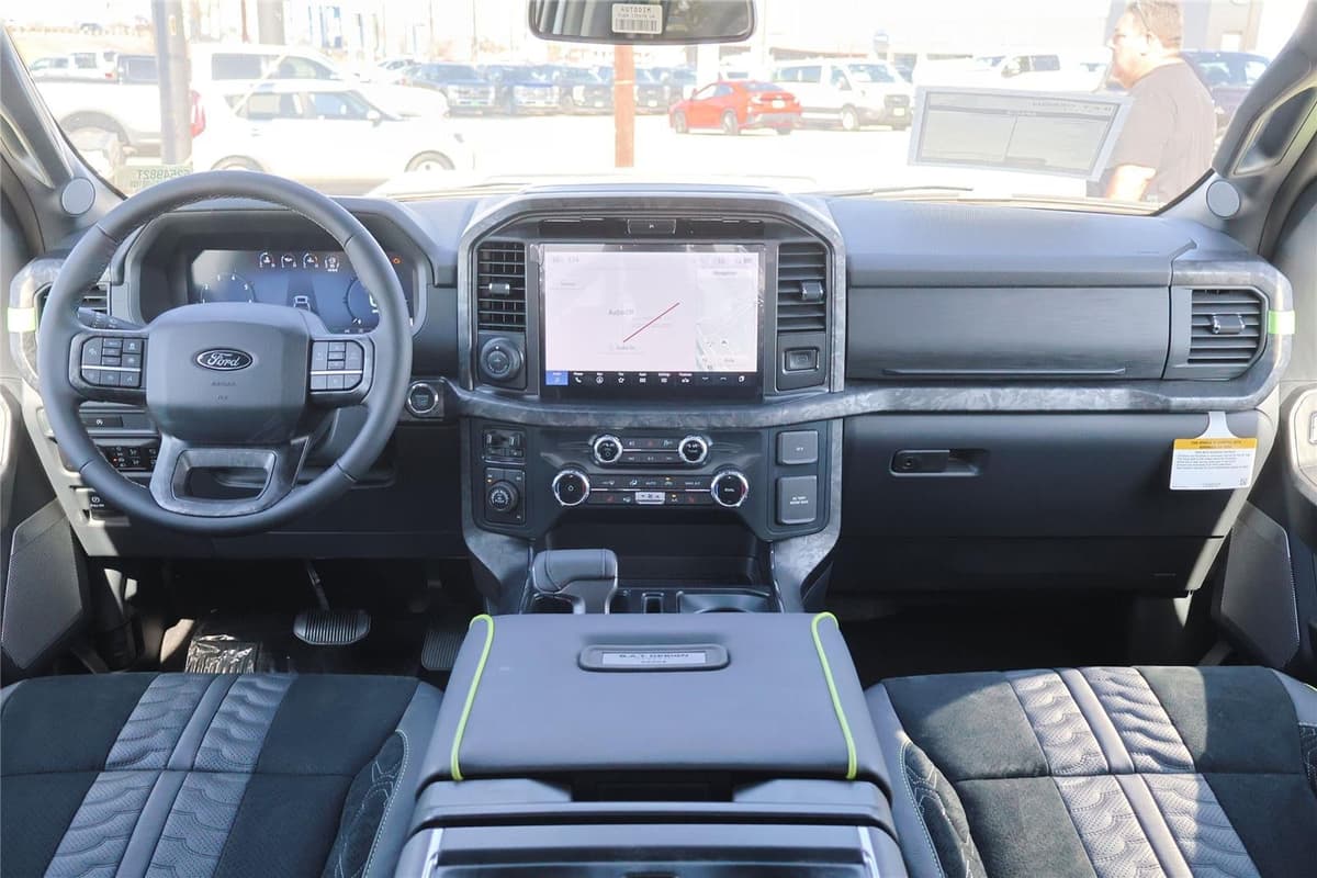 2025 Ford F-150 - Image 28