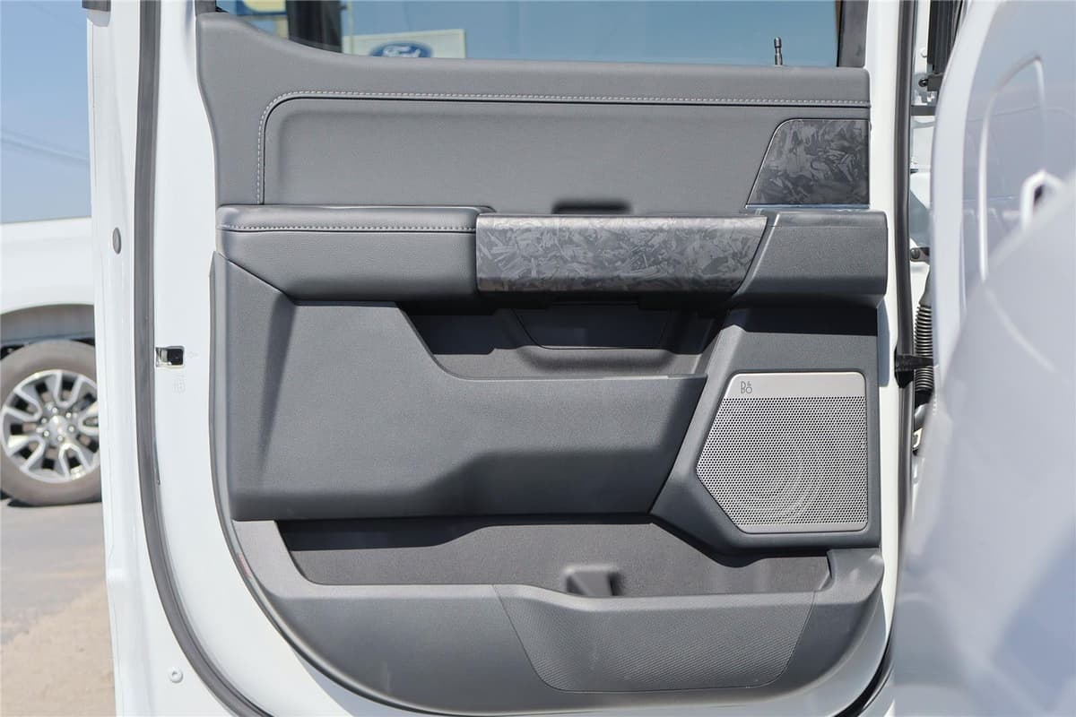 2025 Ford F-150 - Image 30