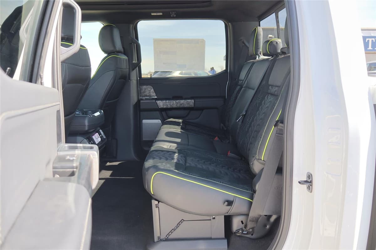 2025 Ford F-150 - Image 31