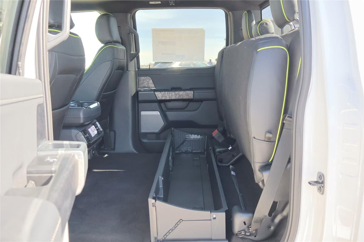 2025 Ford F-150 - Image 32