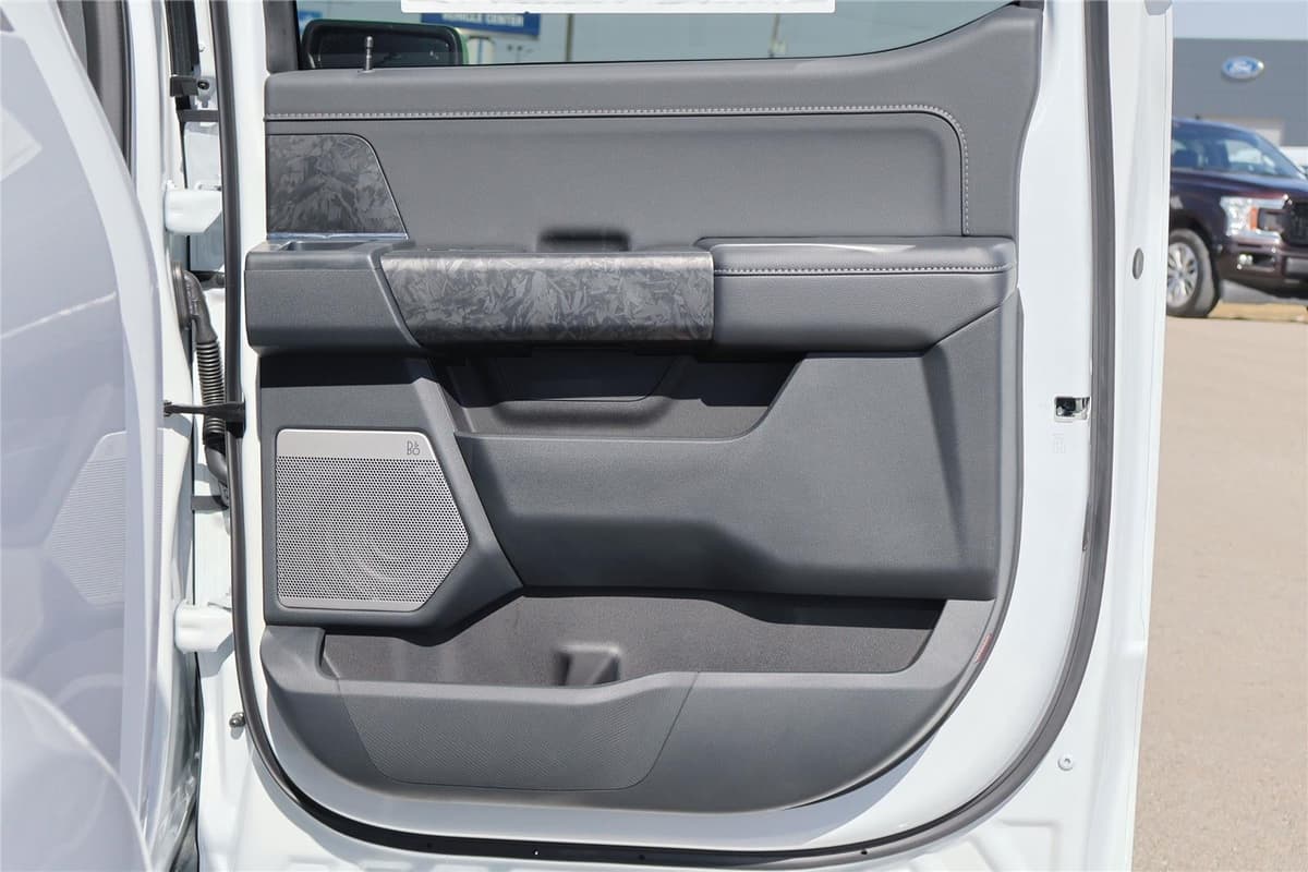 2025 Ford F-150 - Image 33