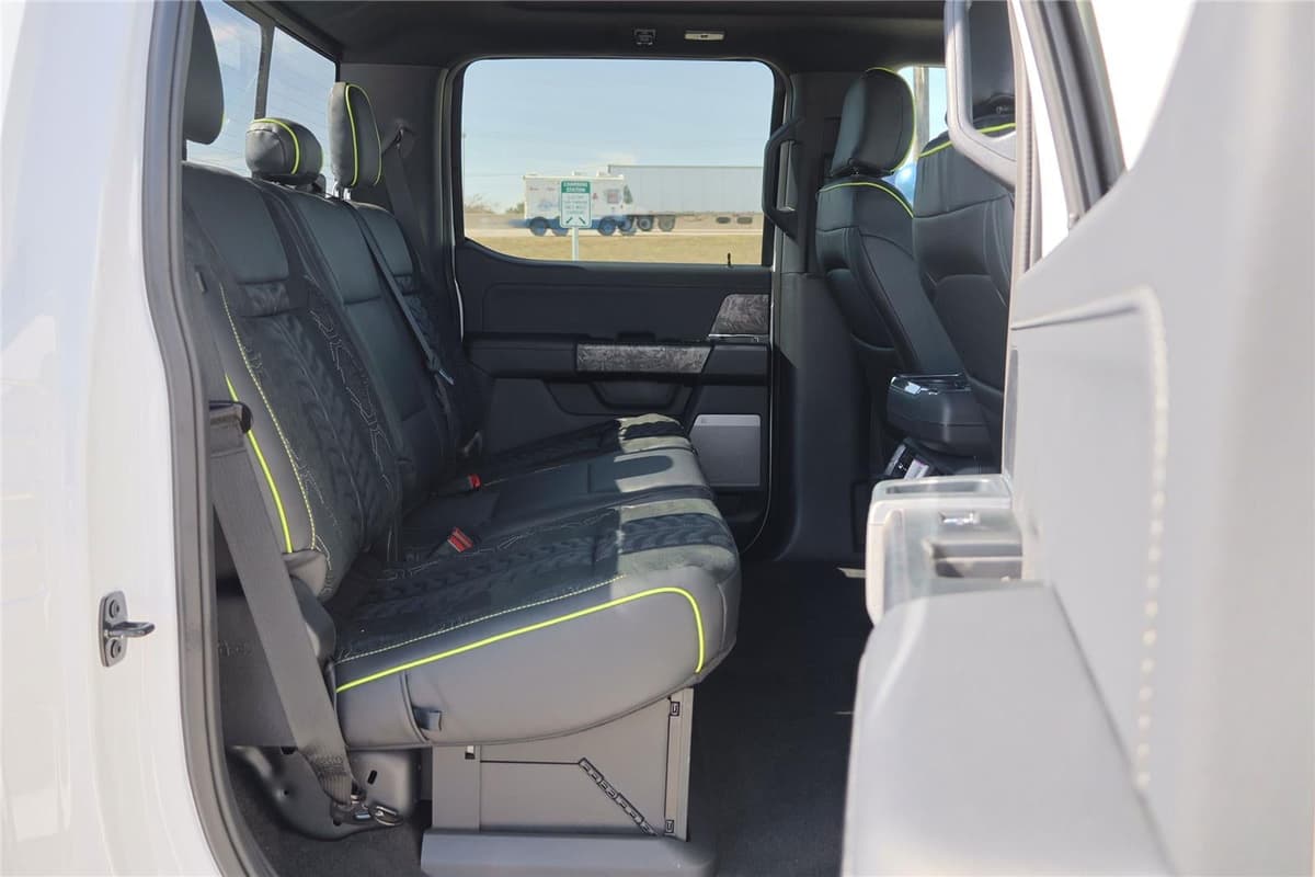 2025 Ford F-150 - Image 34