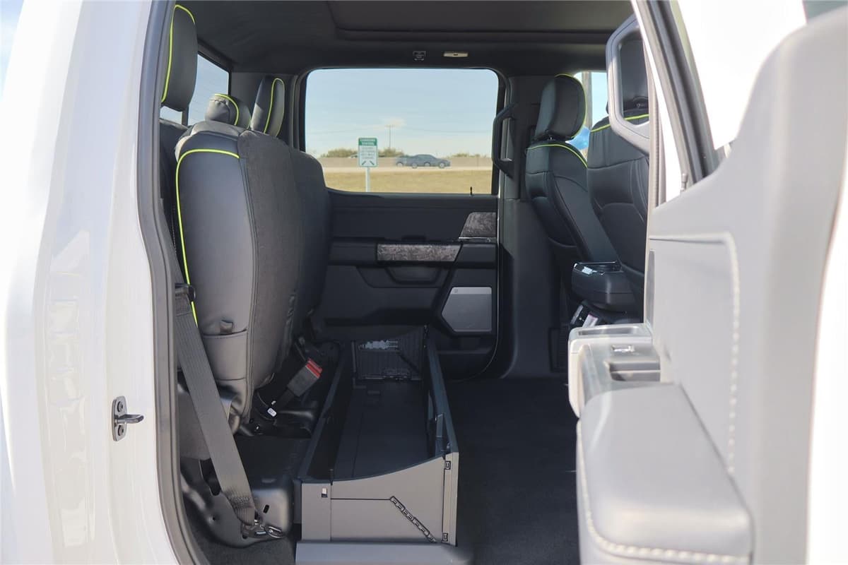 2025 Ford F-150 - Image 35