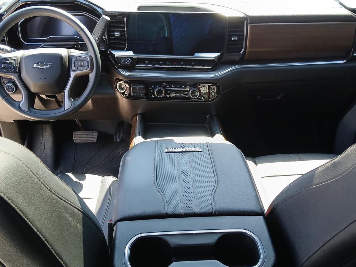 2024 Chevrolet Silverado 2500HD - Image 13