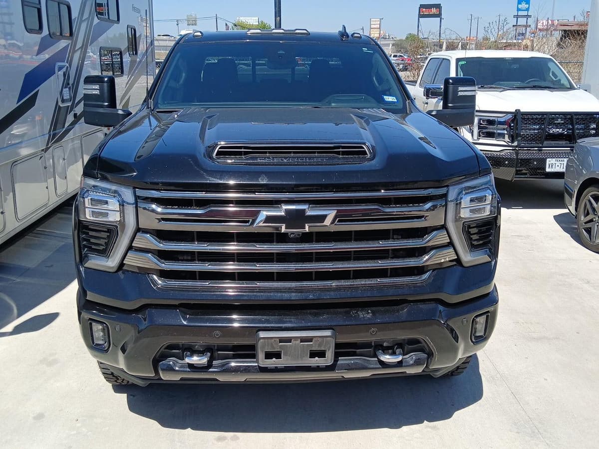 2024 Chevrolet Silverado 2500HD - Image 3