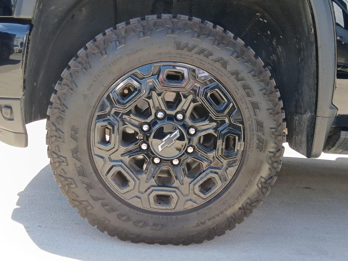 2024 Chevrolet Silverado 2500HD - Image 9