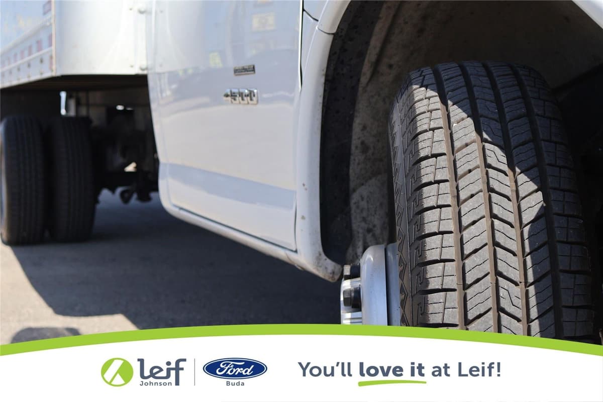 2022 Chevrolet Express Commercial Cutaway - Image 10