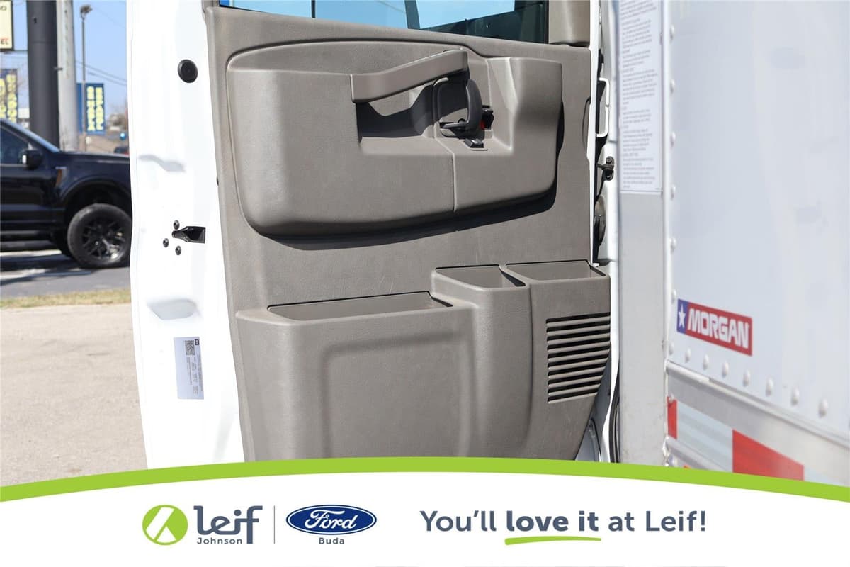 2022 Chevrolet Express Commercial Cutaway - Image 11