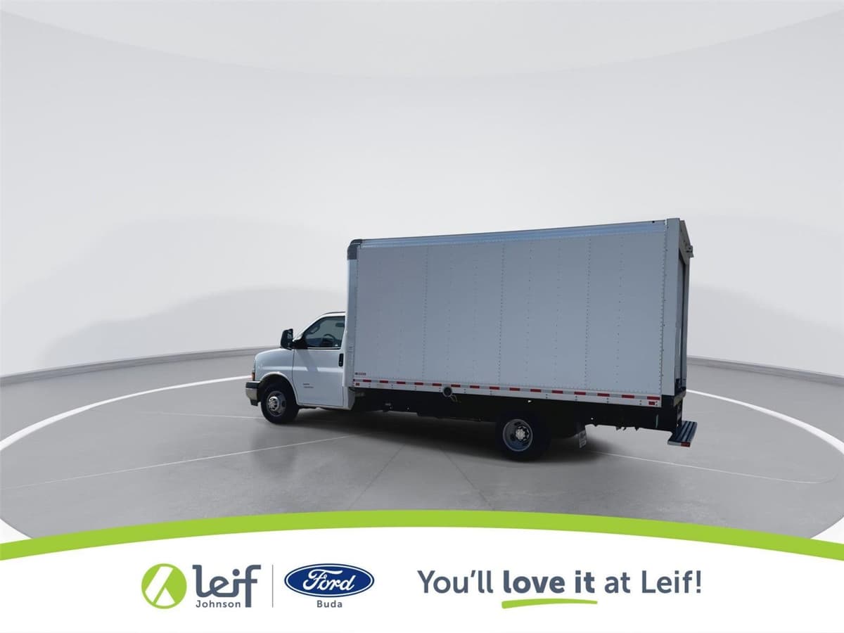 2022 Chevrolet Express Commercial Cutaway - Image 5