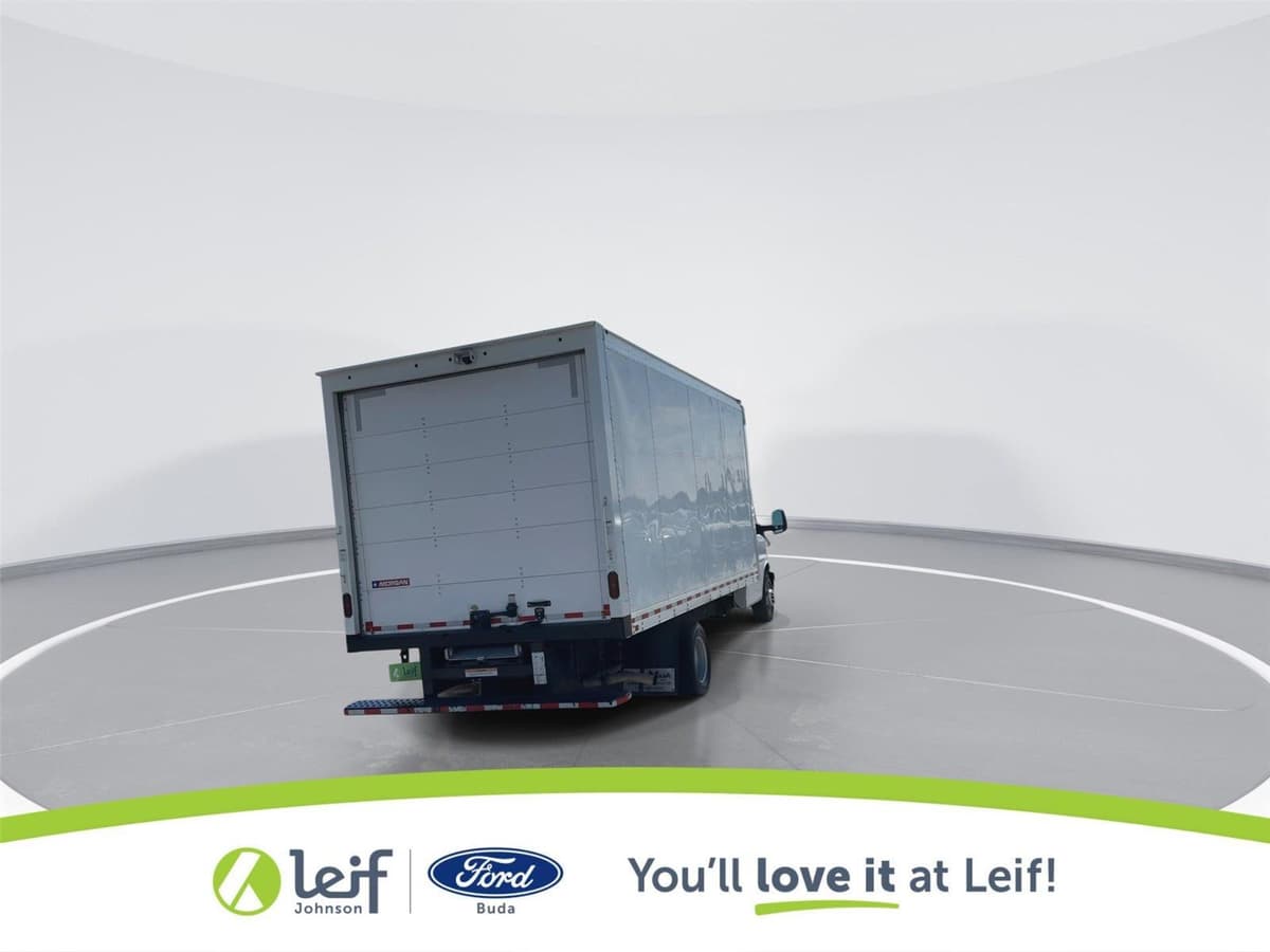 2022 Chevrolet Express Commercial Cutaway - Image 7