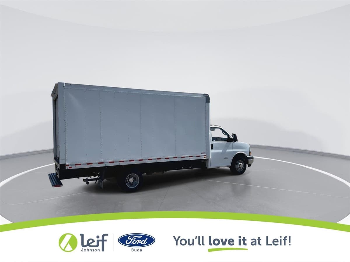 2022 Chevrolet Express Commercial Cutaway - Image 8