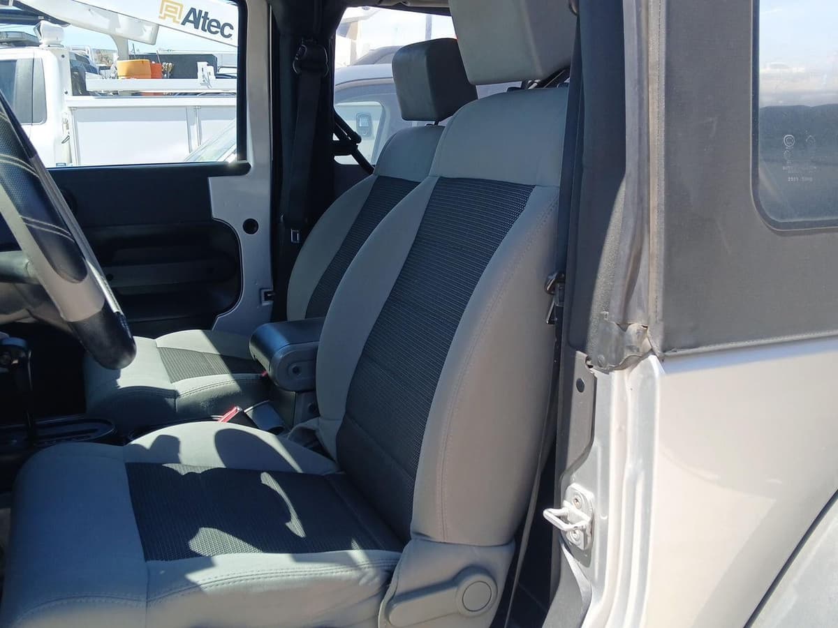 2010 Jeep Wrangler - Image 10