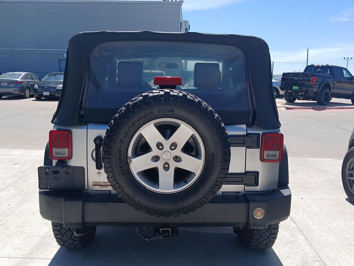 2010 Jeep Wrangler - Image 7