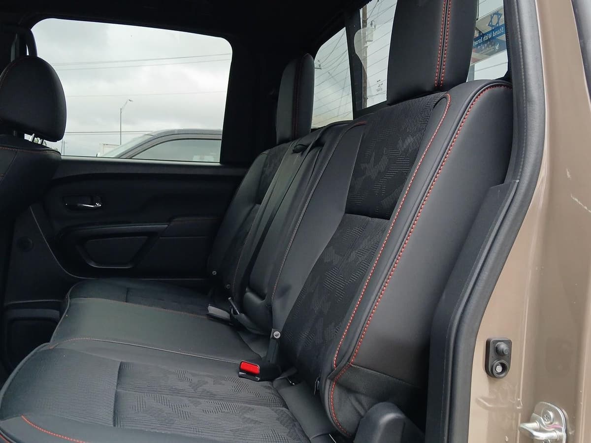 2024 Nissan Titan - Image 12