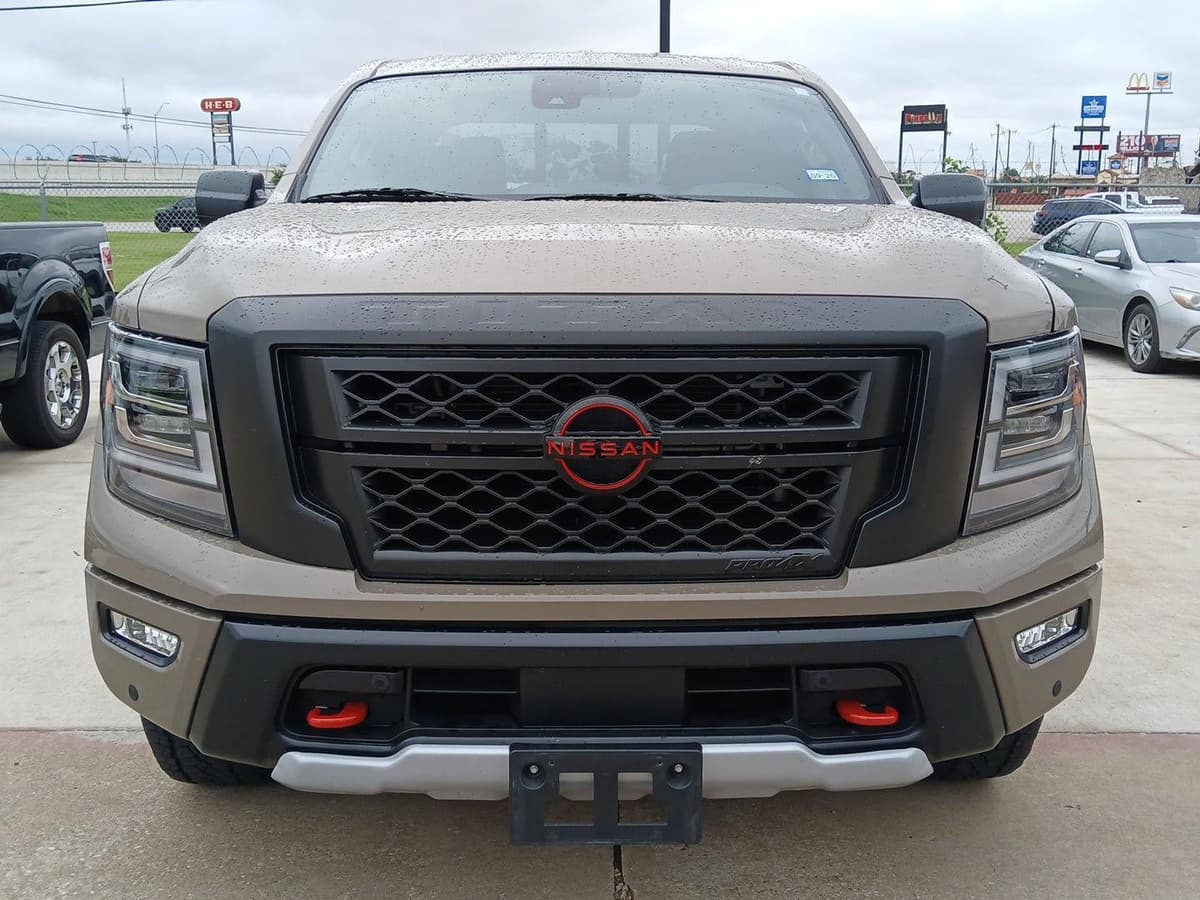 2024 Nissan Titan - Image 3