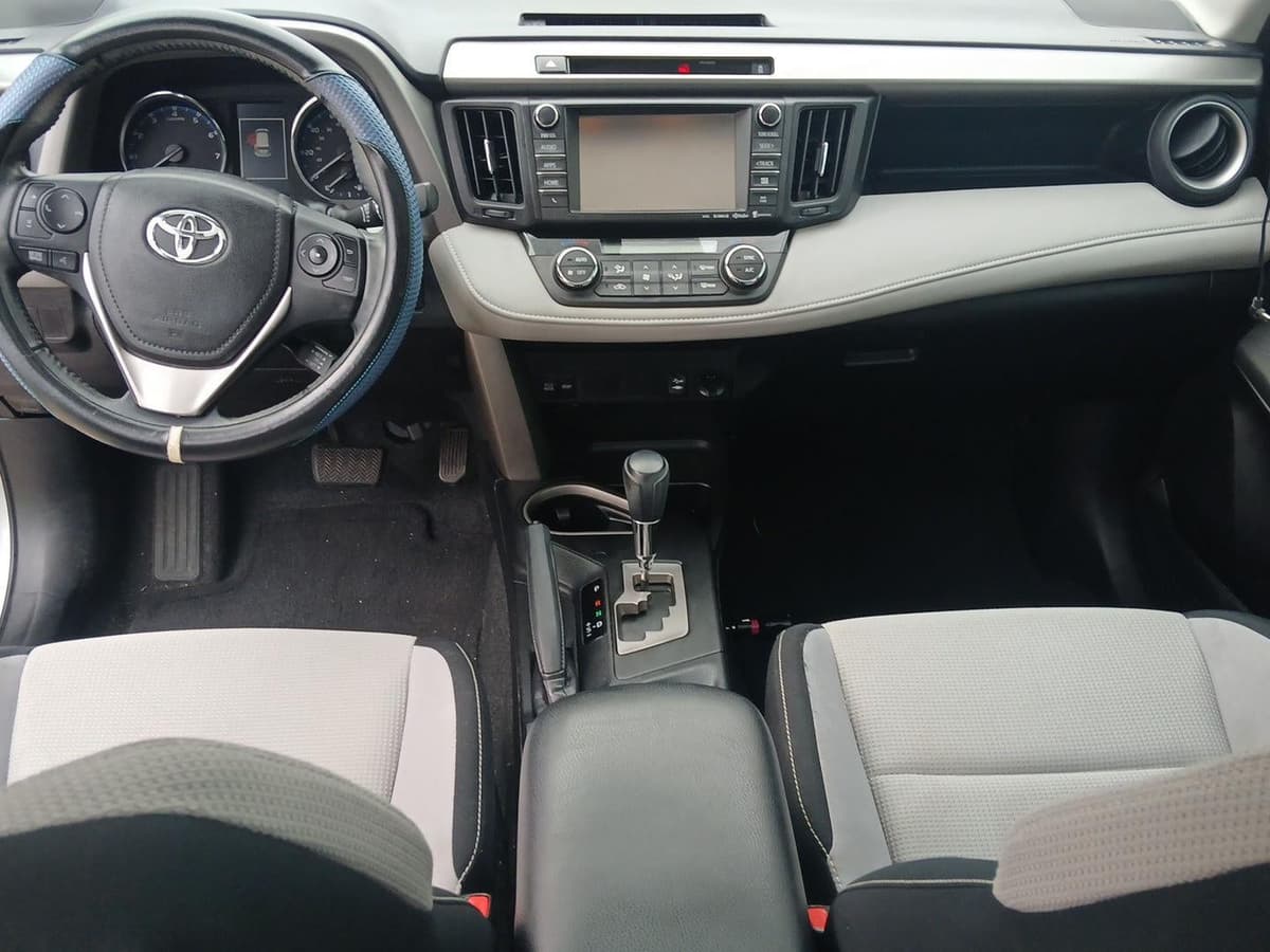 2016 Toyota RAV4 - Image 9