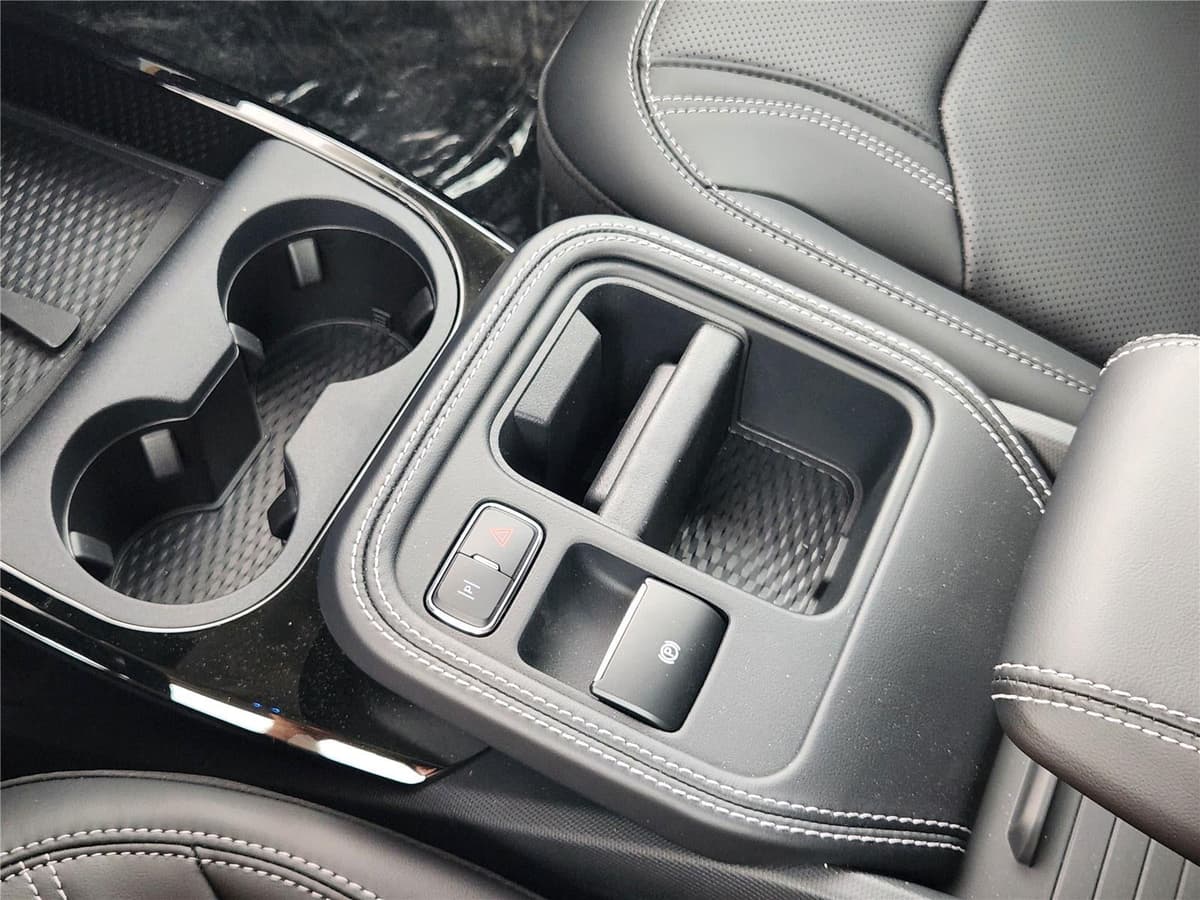 2025 Ford Mustang Mach-E - Image 15