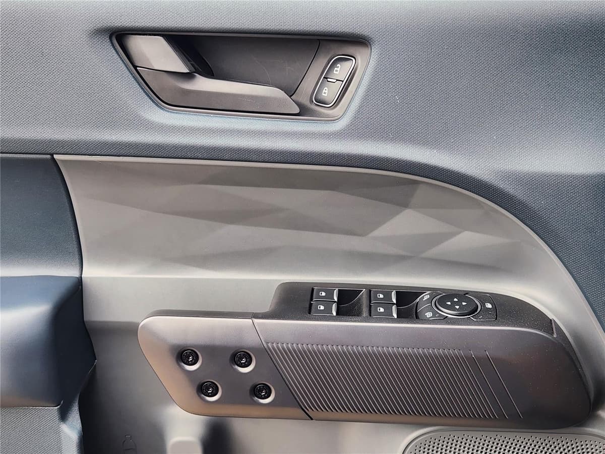 2025 Ford Maverick - Image 17